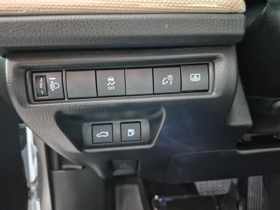 2026 Toyota Camry  LE HEV 