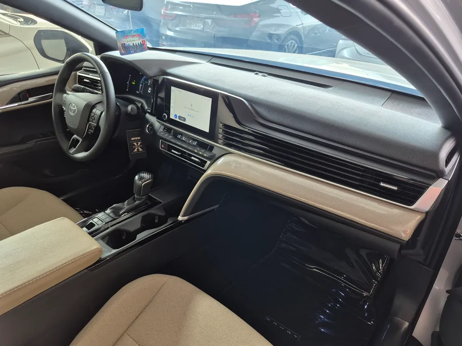 2026 Toyota Camry  LE HEV 