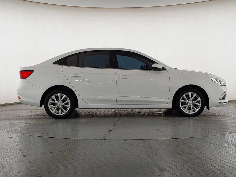 2023 MG 5 COM 