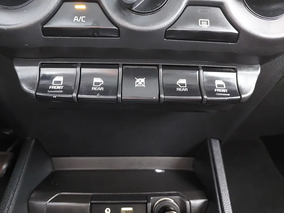2022 Kia Pegas LX 