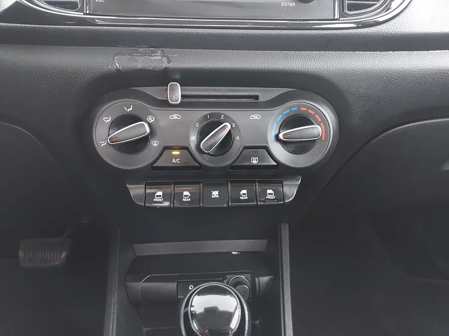 2022 Kia Pegas LX 