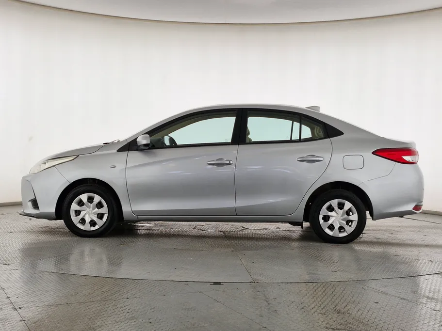 2022 Toyota Yaris  Y 
