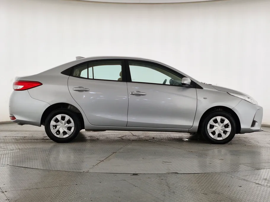 2022 Toyota Yaris  Y 