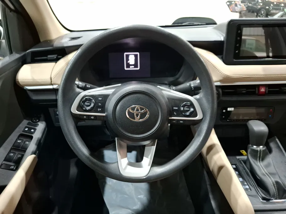 2024 Toyota Yaris  Y Plus 