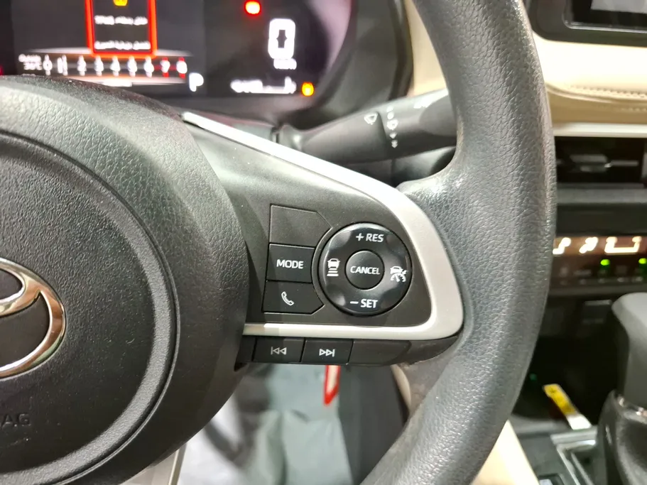 2024 Toyota Yaris  Y Plus 