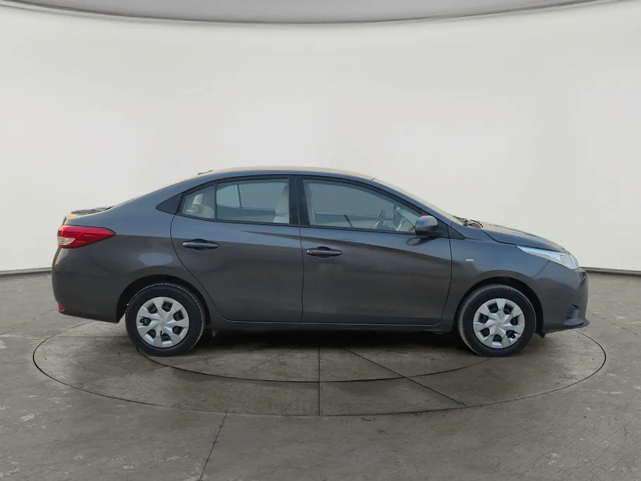 2022 Toyota Yaris  Y 