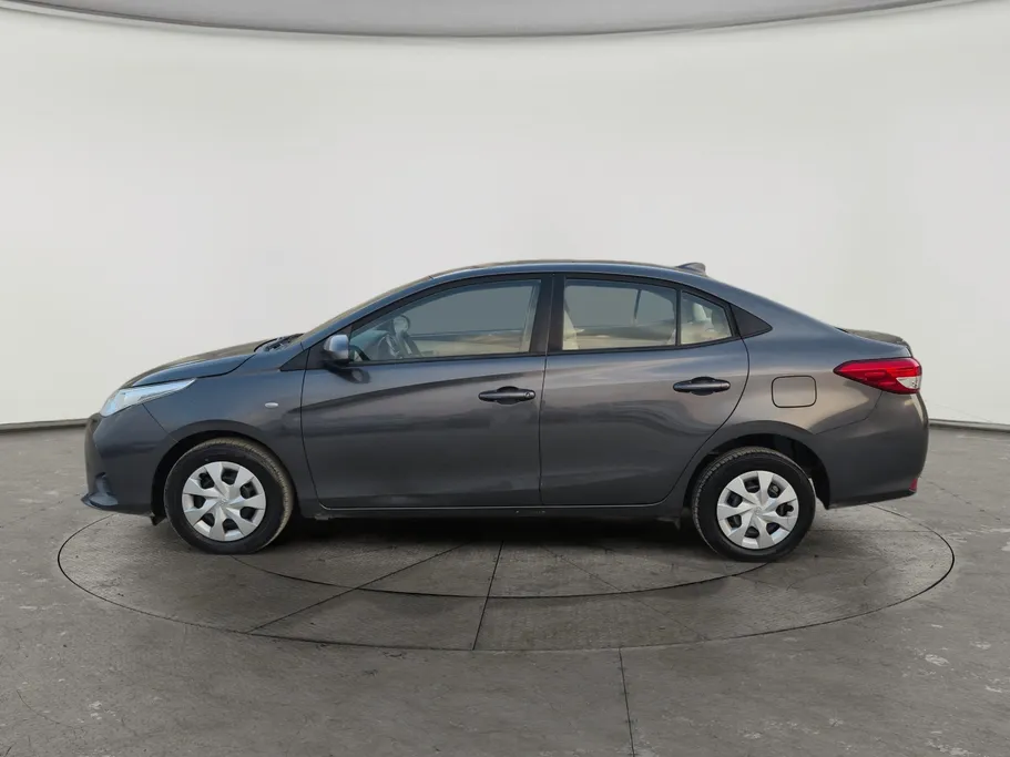 2022 Toyota Yaris  Y 
