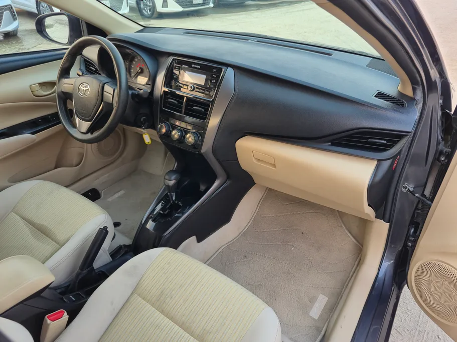 2022 Toyota Yaris  Y 