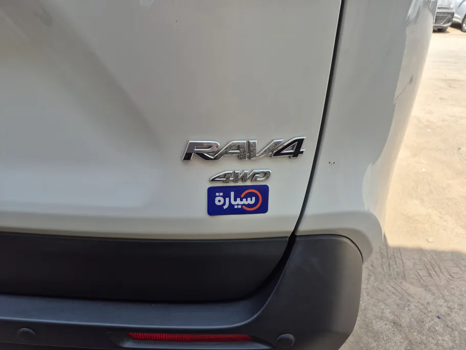 تويوتا راف فور LE 2024 