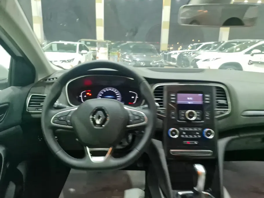 رينو ميجان E 2024 