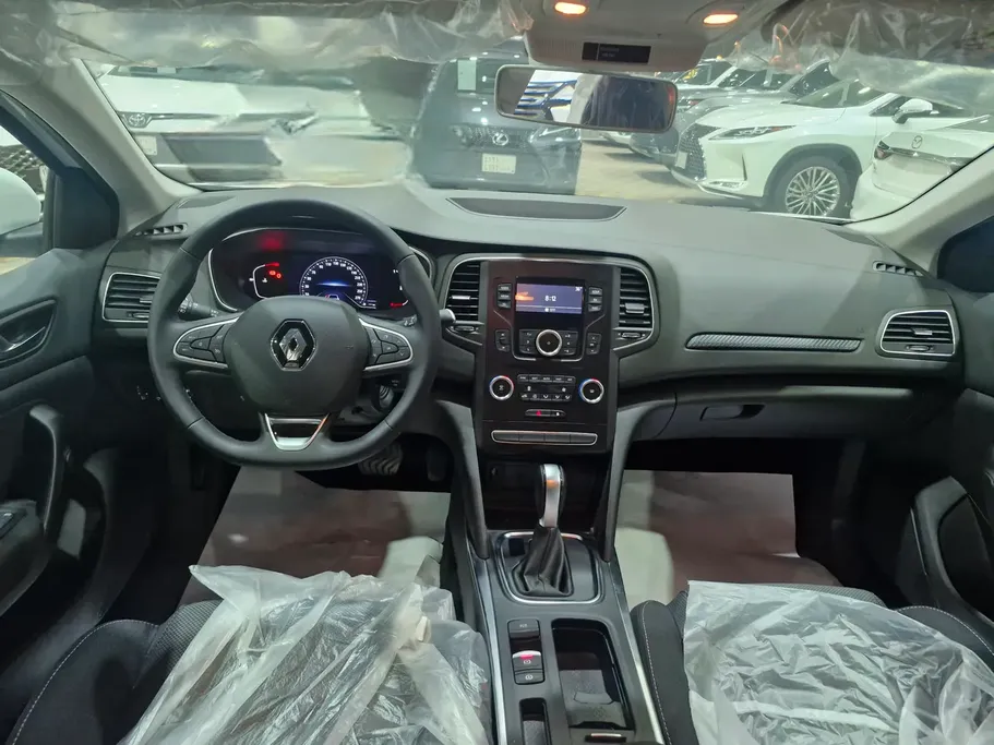 رينو ميجان E 2024 