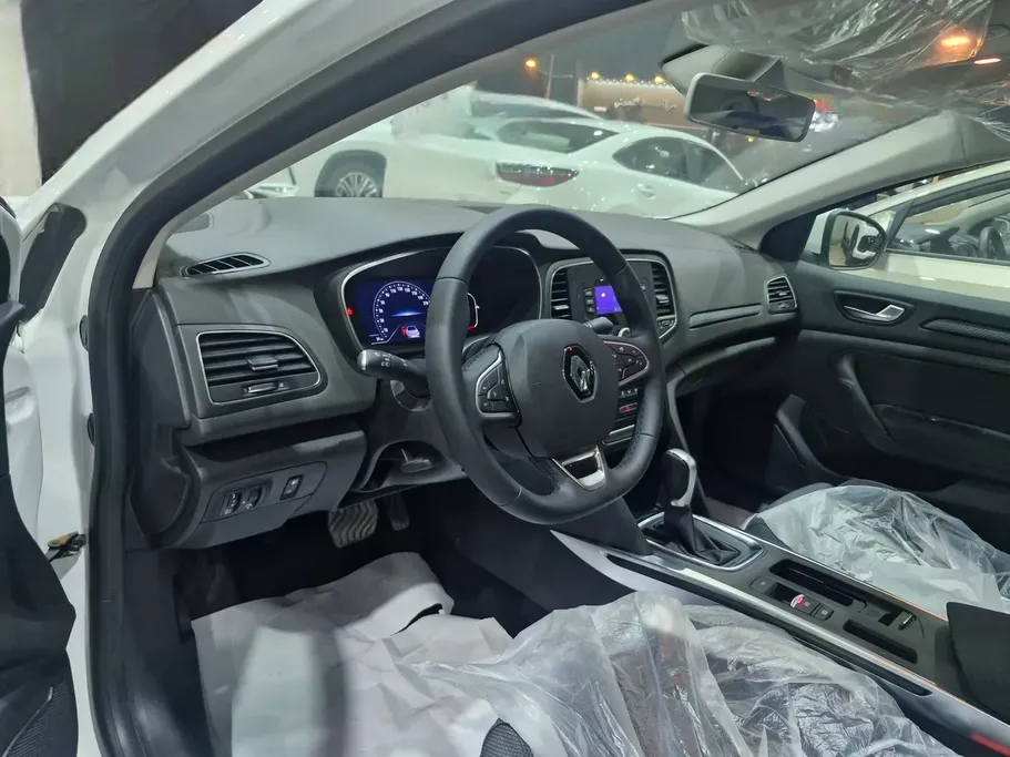 رينو ميجان E 2024 