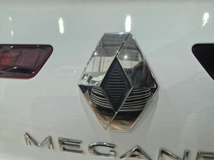 رينو ميجان E 2024 