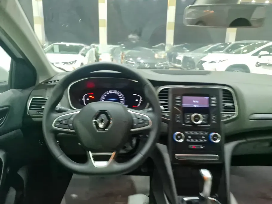 رينو ميجان E 2024 