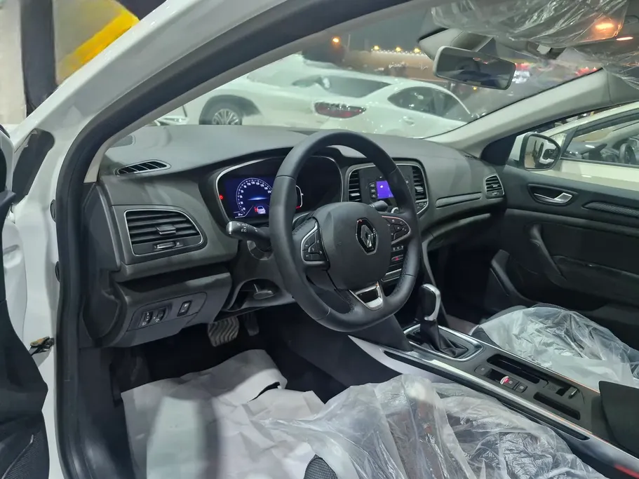 رينو ميجان E 2024 