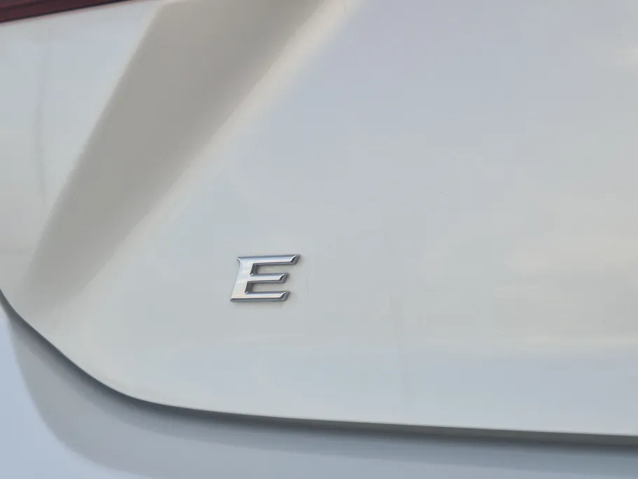 تويوتا كامري E 2025 