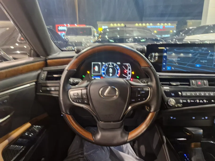 2025 Lexus ES 350 