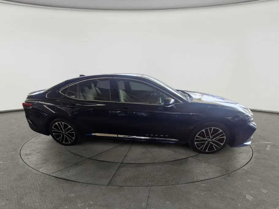 2025 Toyota Camry  LE HEV 