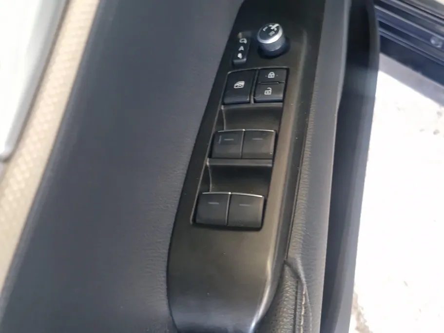 2025 Toyota Camry  LE HEV 