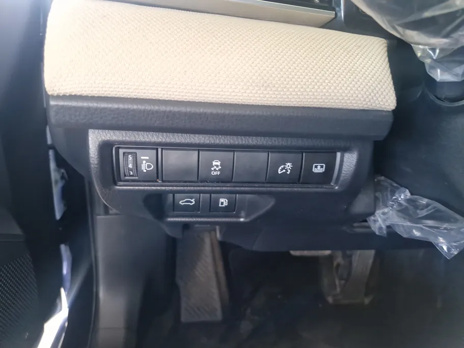 2025 Toyota Camry  LE HEV 
