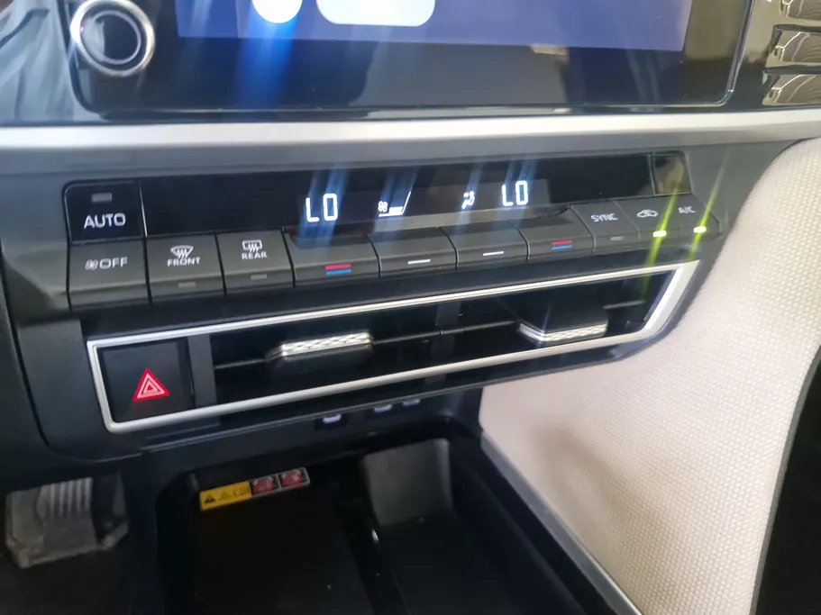 2025 Toyota Camry  LE HEV 