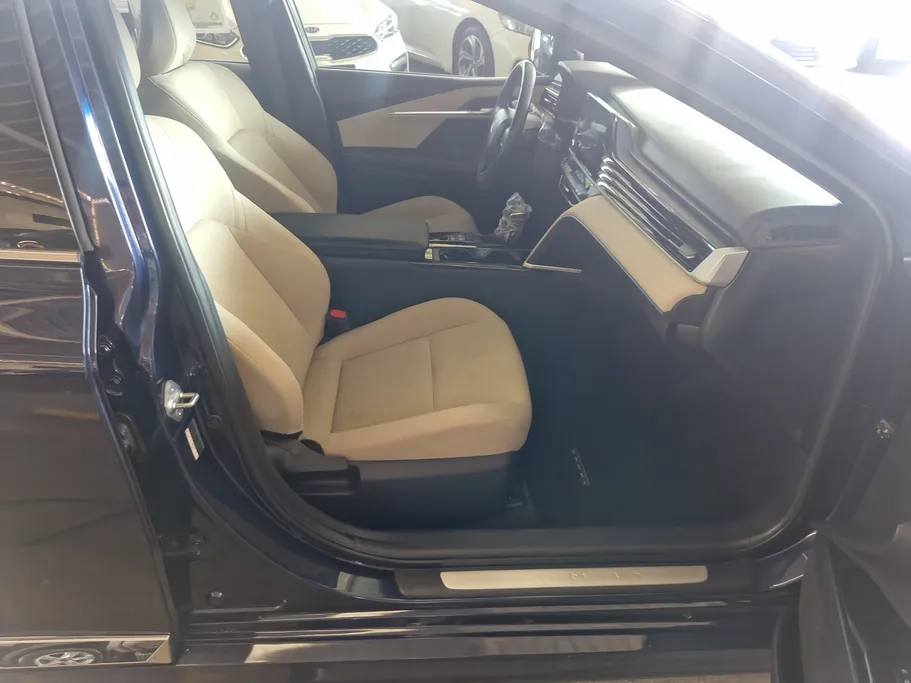 2025 Toyota Camry  LE HEV 