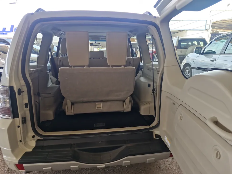 2022 Mitsubishi Pajero GLS 5Doors 