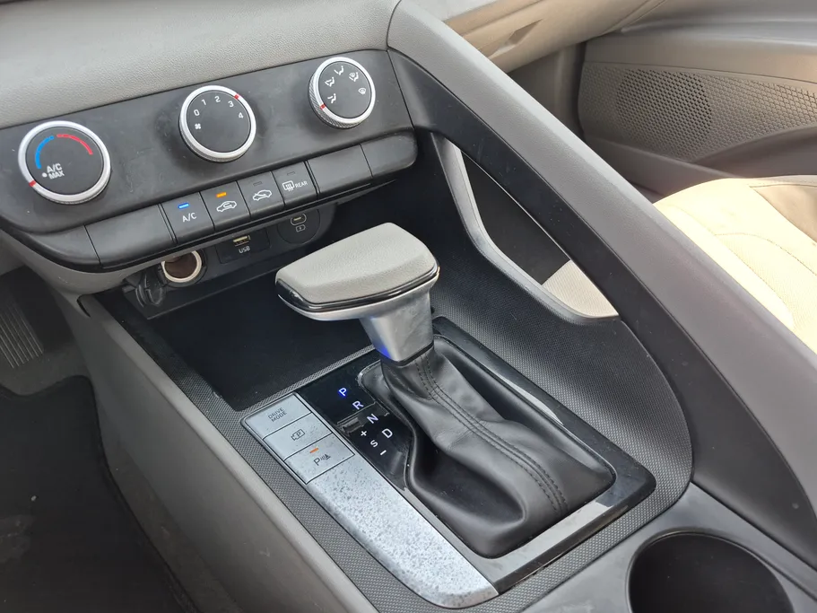 2024 Hyundai Elantra Fleet 