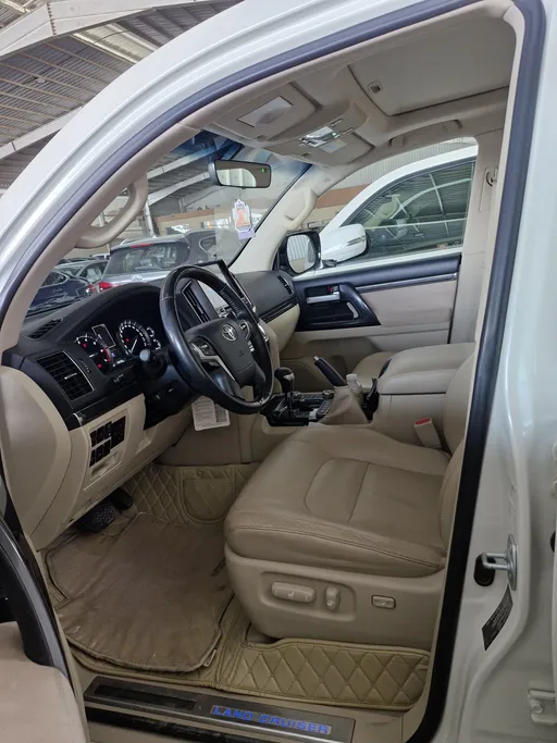 2020 Toyota Land Cruiser GXR Grand Touring 