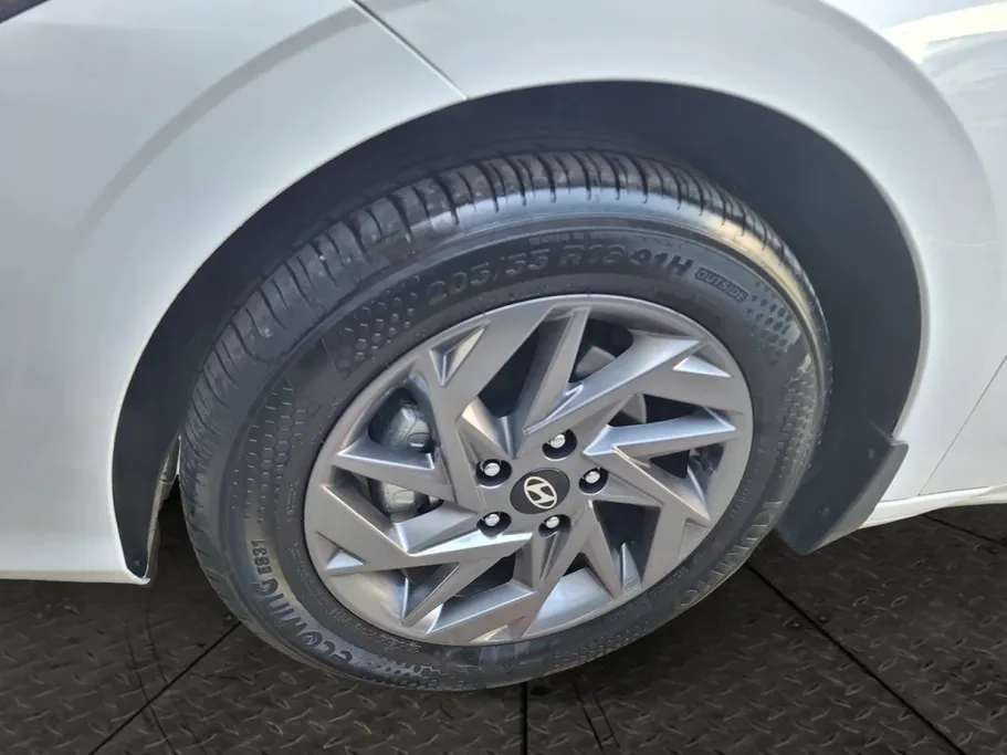 2026 Hyundai Elantra Smart Plus 
