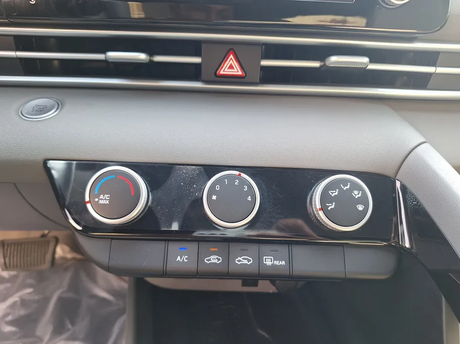 2026 Hyundai Elantra Smart Plus 