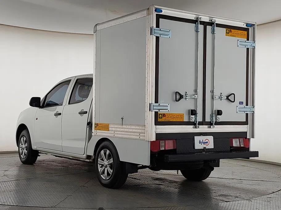 ايسوزو دي ماكس Crew Cab 2025 