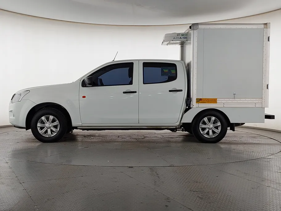 ايسوزو دي ماكس Crew Cab 2025 