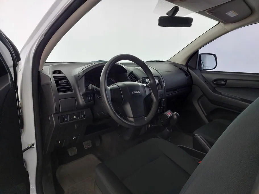 ايسوزو دي ماكس Crew Cab 2025 