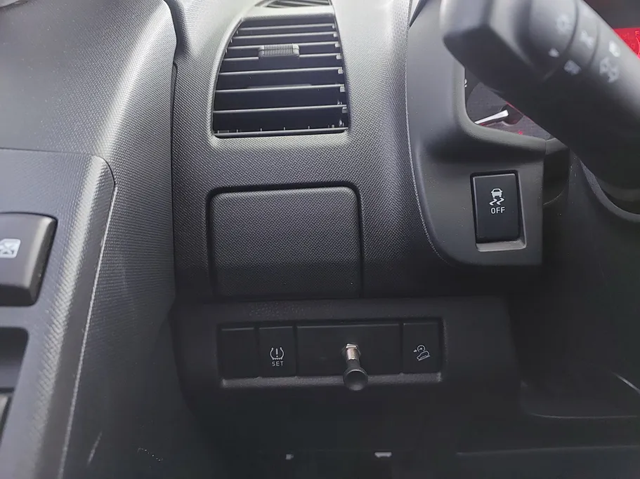 ايسوزو دي ماكس Crew Cab 2025 