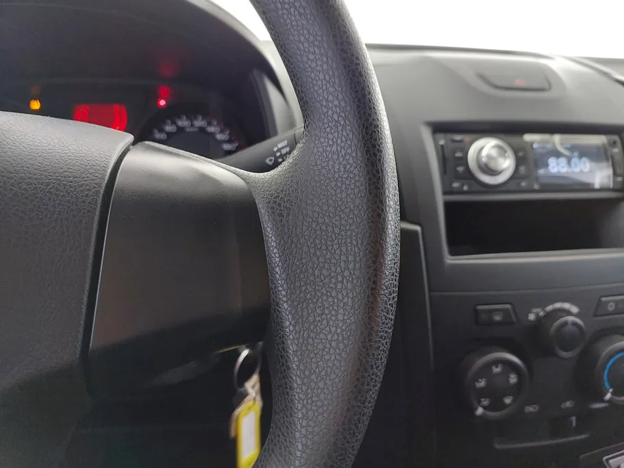 ايسوزو دي ماكس Crew Cab 2025 