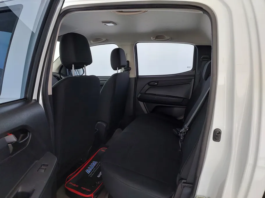 ايسوزو دي ماكس Crew Cab 2025 