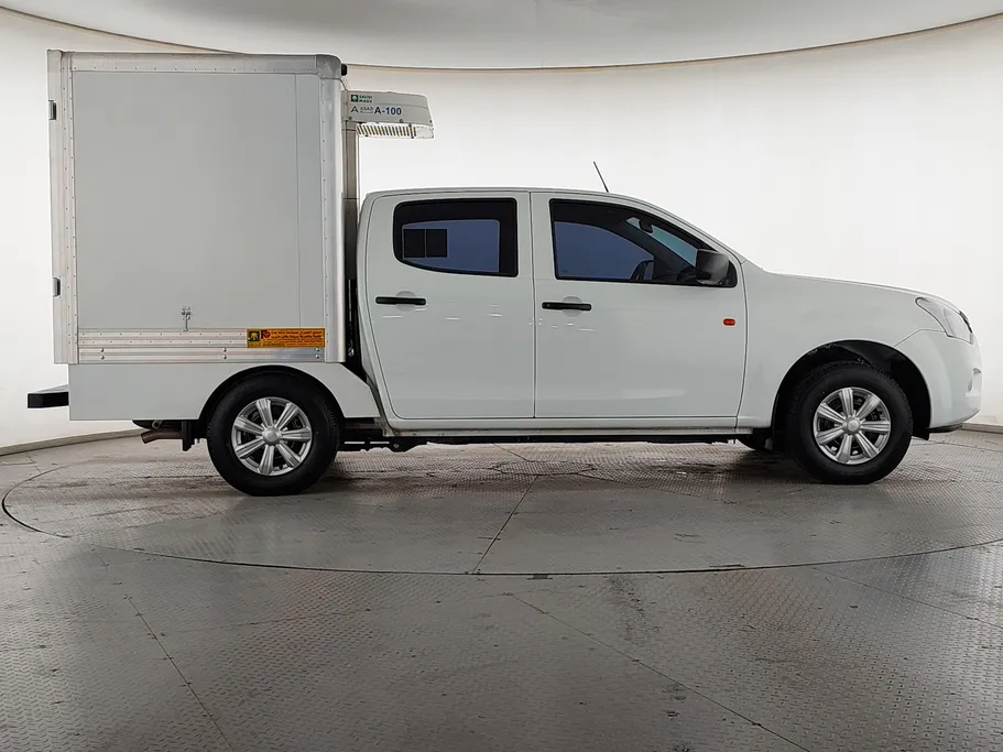 ايسوزو دي ماكس Crew Cab 2025 