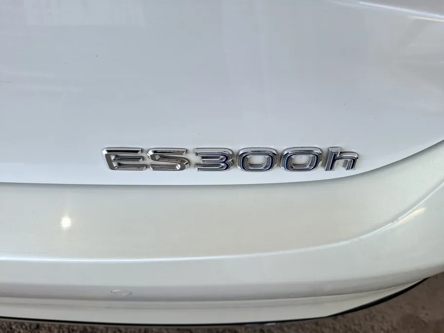 لكزس ES 300 H 2022 