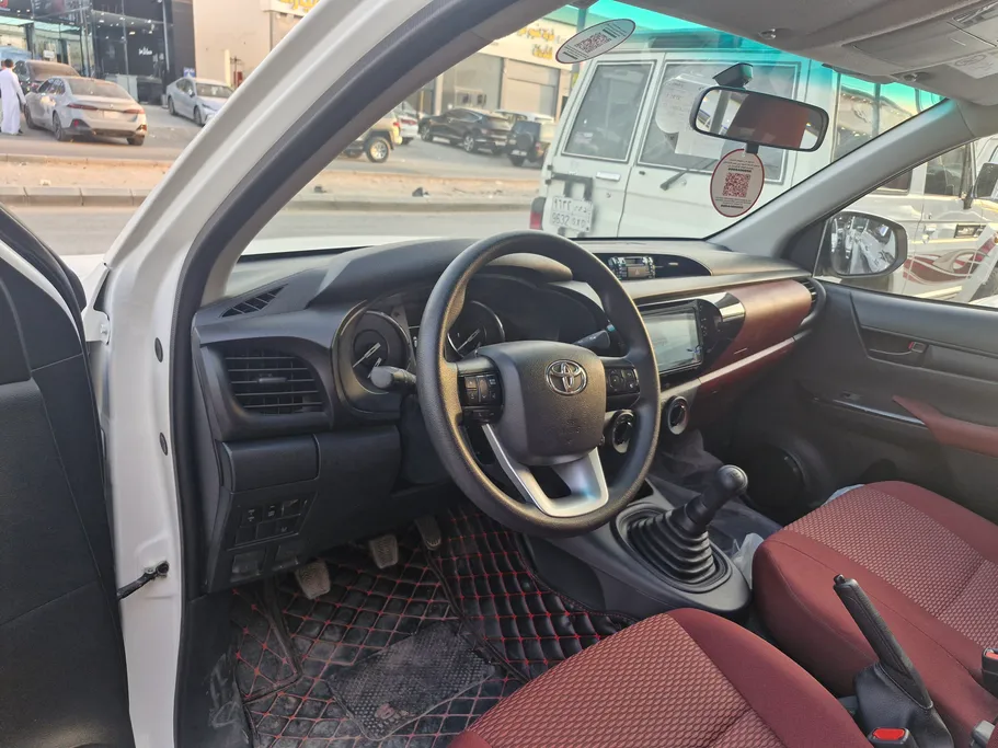 2025 Toyota Hilux GLX 