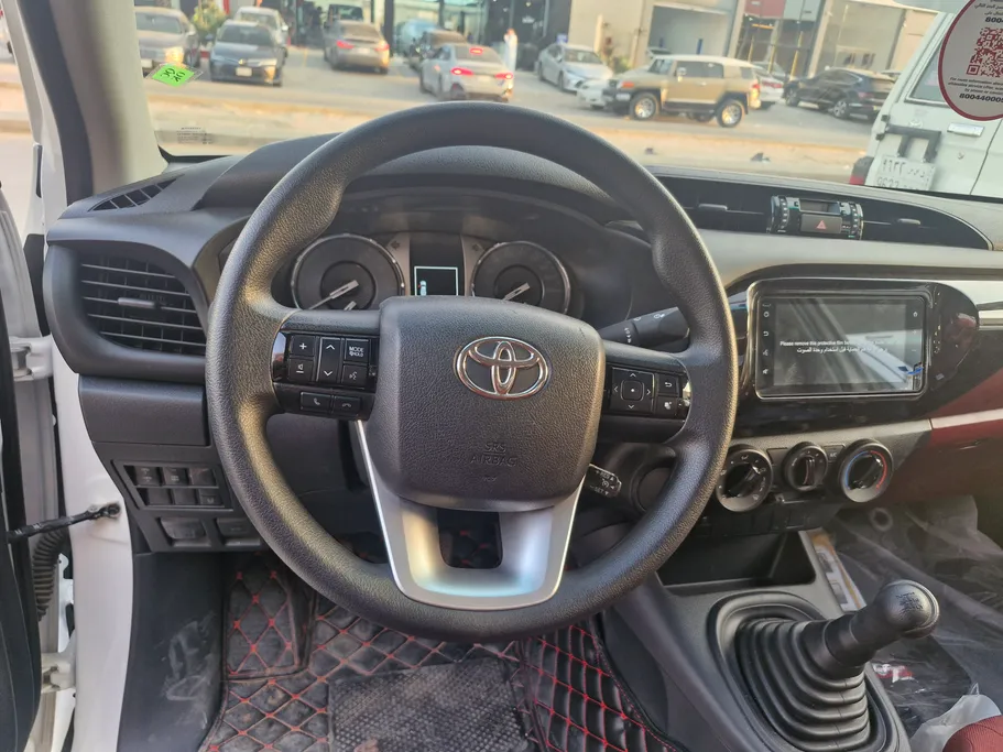 2025 Toyota Hilux GLX 