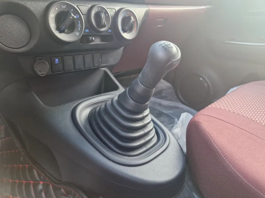 2025 Toyota Hilux GLX 