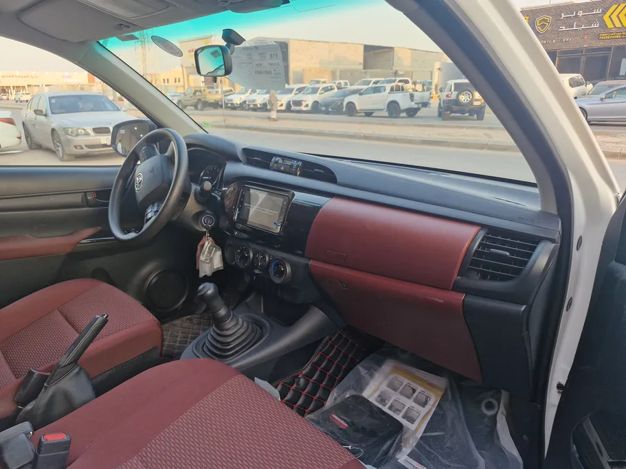 2025 Toyota Hilux GLX 
