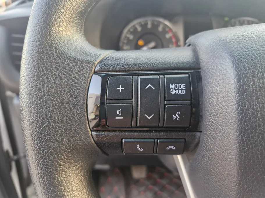 2025 Toyota Hilux GLX 