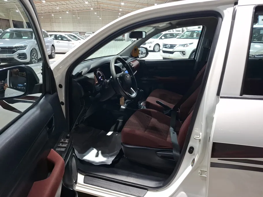 2022 Toyota Hilux GLX 