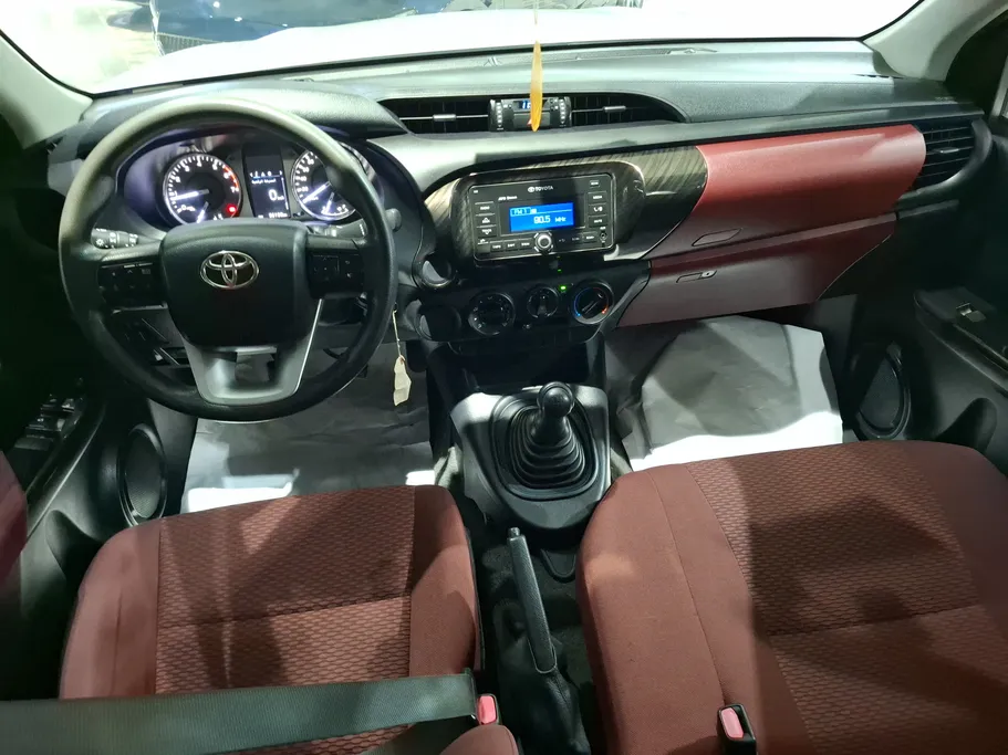 2022 Toyota Hilux GLX 