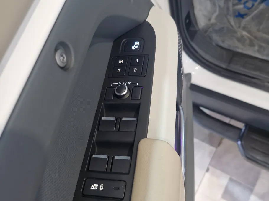 2022 Land Rover Defender P400 S  