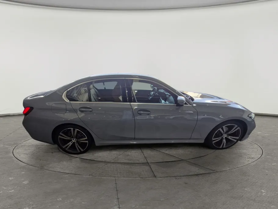 2023 BMW 3 Series 320i  