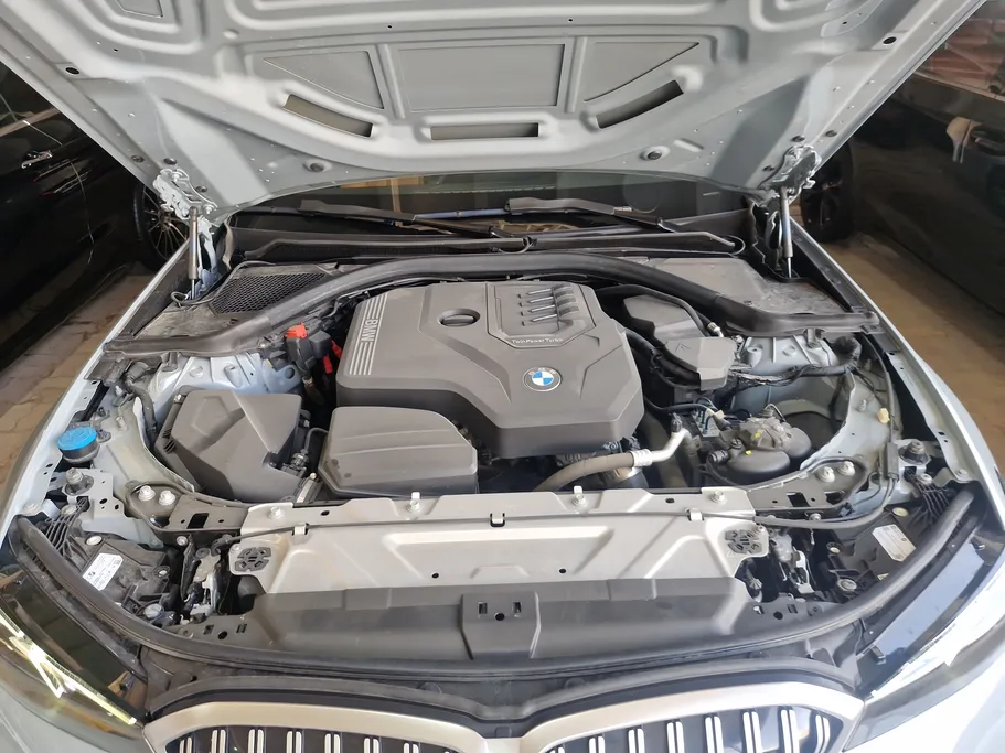 2023 BMW 3 Series 320i  