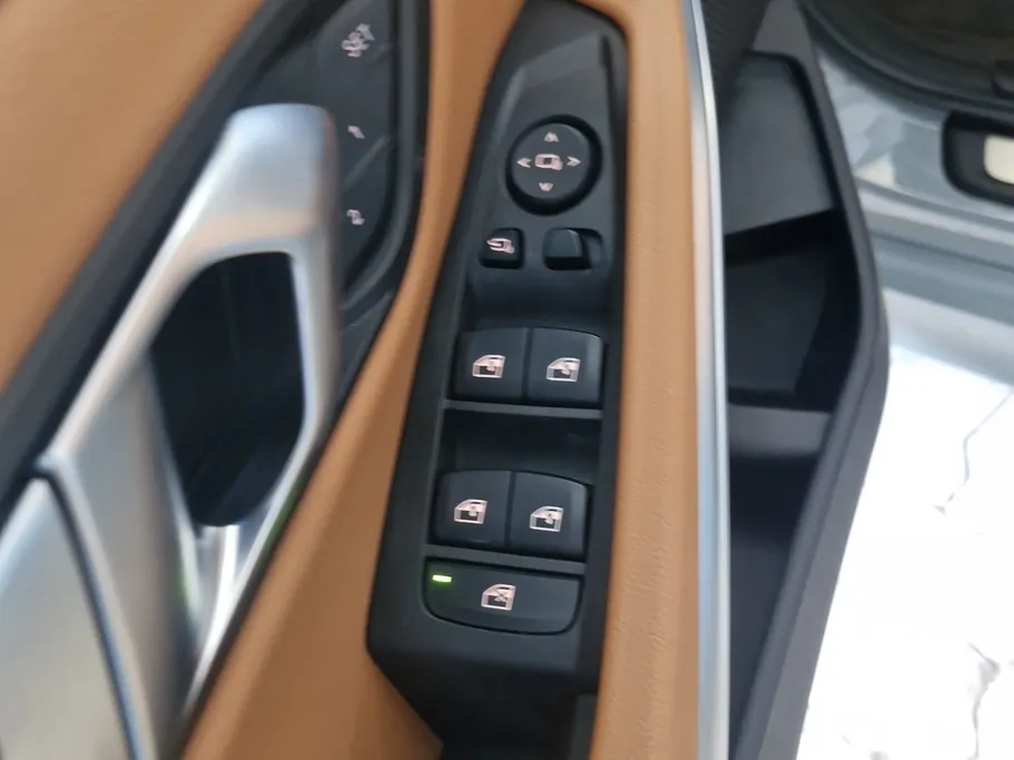 2023 BMW 3 Series 320i  